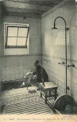 1 vue - Etablissement thermal des Baignots - Le Bain de boue (ouvre la visionneuse)