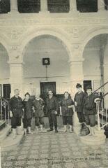 1 vue - Etablissement thermal des Baignots, groupe des doucheurs et doucheuses
(ouvre la visionneuse)