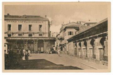 1 vue - Café de Bordeaux - Place de la Fontaine chaude (ouvre la visionneuse)