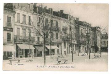 1 vue - Un coin de la place Roger Ducos (ouvre la visionneuse)