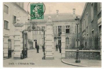 1 vue - L\'hôtel de ville (ouvre la visionneuse)