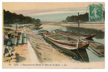 1 vue - Chargement des poteaux de mines sur les quais (ouvre la visionneuse)