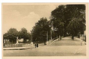 1 vue - Jardin Public - Promenade des remparts (ouvre la visionneuse)