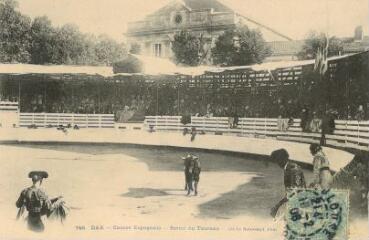 1 vue - Course espagnole - sortie du taureau (ouvre la visionneuse)