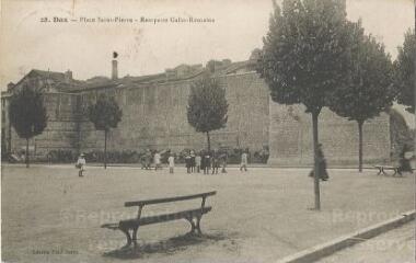 1 vue - Place Saint-Pierre, Remparts Gallo-Romains (ouvre la visionneuse)