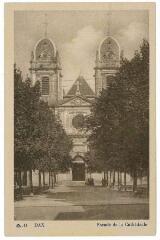 1 vue - Façade de la cathédrale (ouvre la visionneuse)
