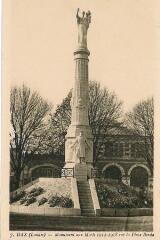 1 vue - Monument aux Morts 1914-1918 sur la Place Borda (ouvre la visionneuse)